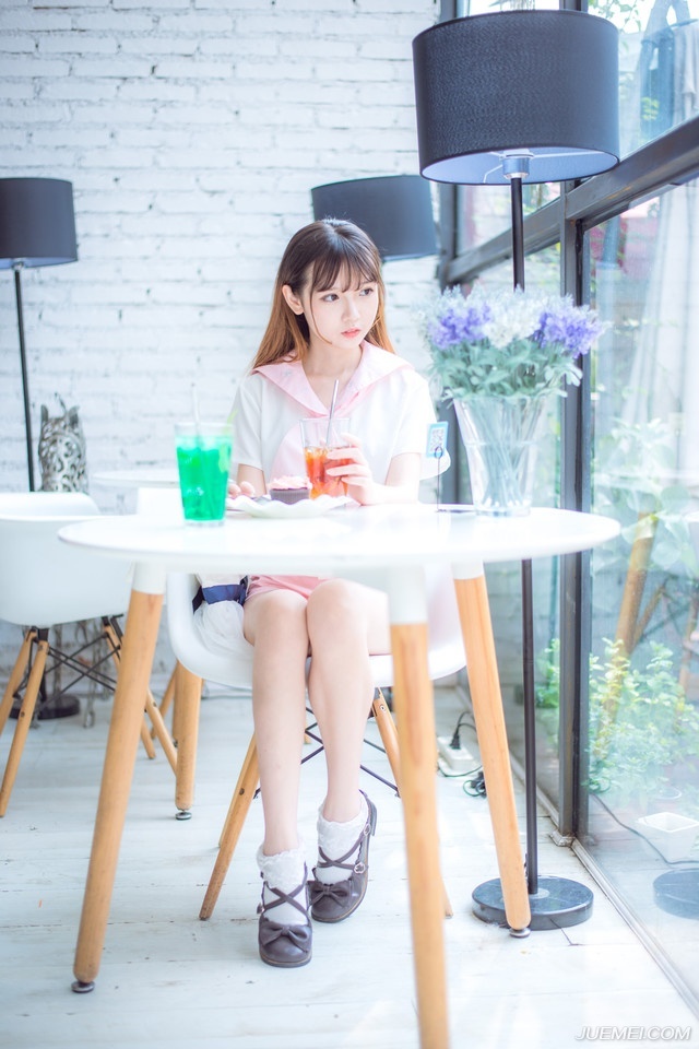 “我既然敢去，自然有足够的把握。”庞统站起来，微笑道：“你不会以为我这半年来什么都没做吧？”